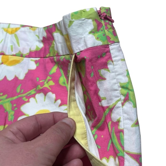 Lilly Pulitzer Skirt Skort Women's Size 2 Pink Daisy Print Yellow Trim - Picture 4 of 8